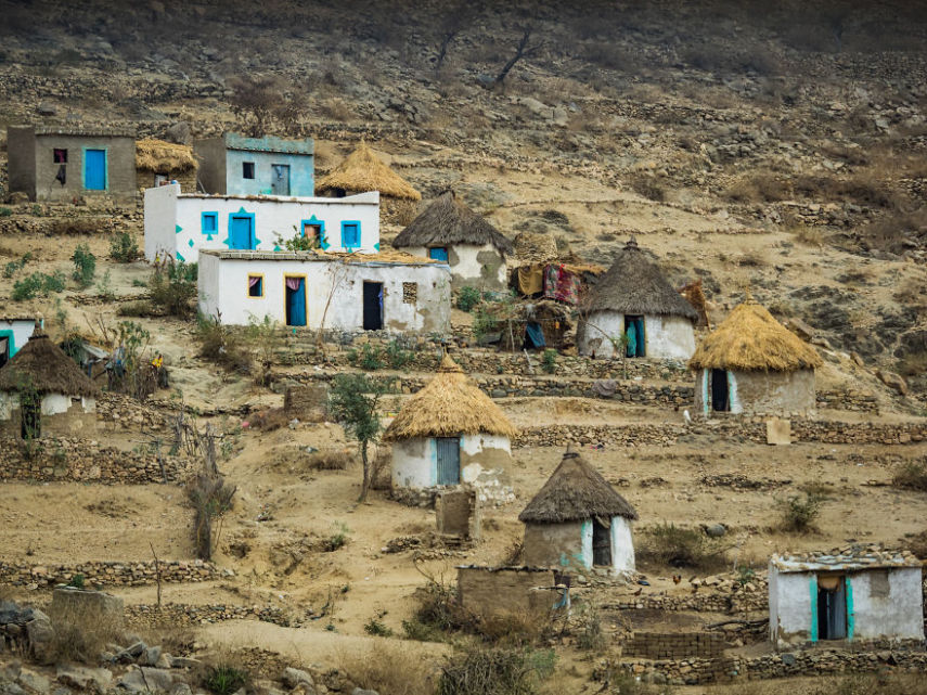 A Eritreia, pequeno país quase desconhecido na África Oriental que fica nas margens do Mar Vermelho, é o lar de uma das piores ditaduras do mundo e é popularmente conhecida como a Coréia do Norte da África. O blogueiro e fotógrafo Christian Lindgr esteve no país e documentou o que viu por lá em fotos tocantes