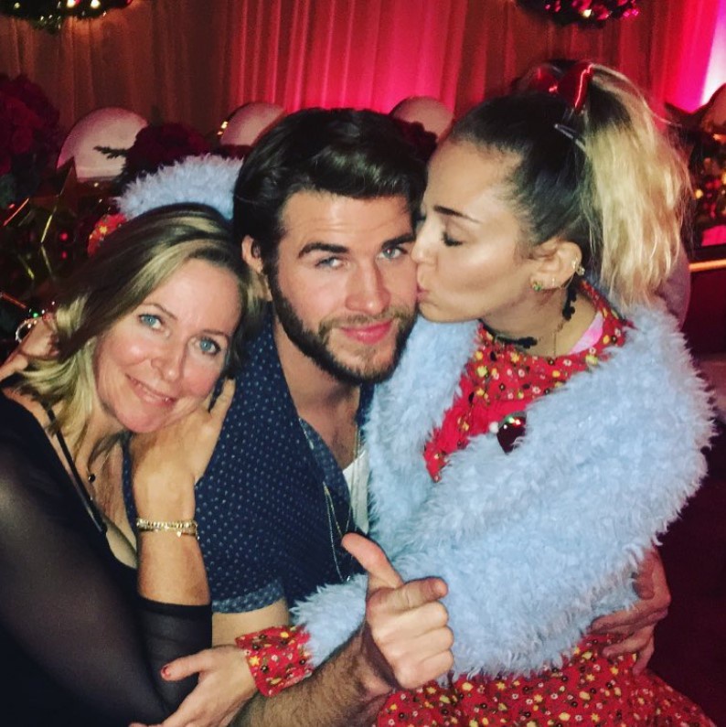 Miley e Liam são a prova de que um tempinho faz MUITO bem. Eles terminaram o noivado em 2013 e Miley mudou radicalmente de estilo e comportamento. Agora, eles se ajeitaram e estão completamente apaixonados.