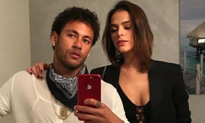 Rolou de tudo um pouco na vida desses dois. O lancinho entre Neymar e Marquezine começou em 2013, com direito a namoro à distância. É claro que não deu certo, né? Eles ficaram um tempinho separados em 2014 e voltaram, oficialmente, no ano passado. Ufa!