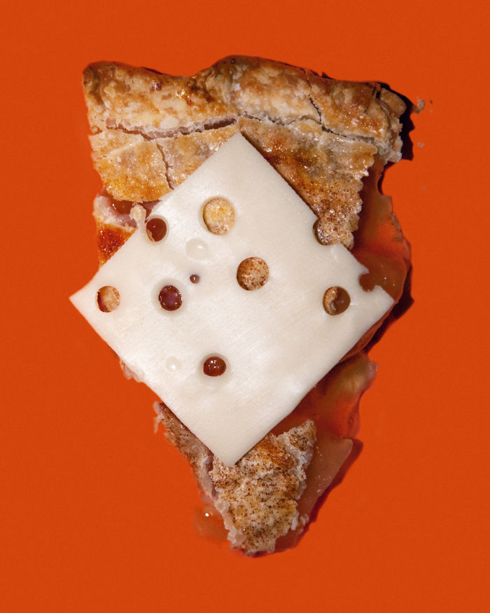 Em Wisconsin, é proibido servir torta de maçã sem uma fatia de queijo por cima. Até que parece bom.