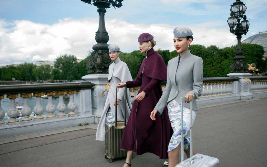 A Hainan Airlines desenvolveu novos uniformes para os funcionários em parceria com um estilista