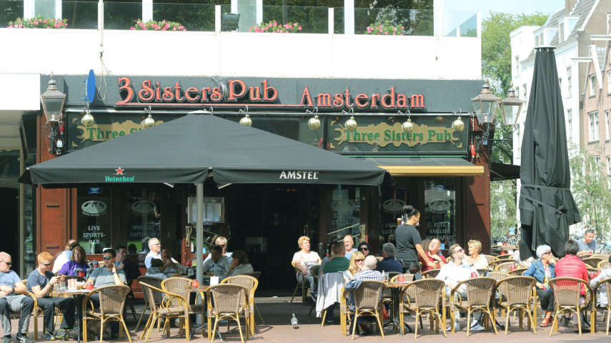Há muitos excelentes restaurantes no Centro de Amsterdã - muito mais do que você encontrará em Lange Leidsedwars - e Korte Leidsedwarsstraat perto de Leidseplein. Experimente o Café de Paris ou Terpentijn em Rokin, ou Choux perto da Estação Central. Alternativamente, passeie em direção a Rozengracht e tente Salmuera, Kessens ou Pressroom.