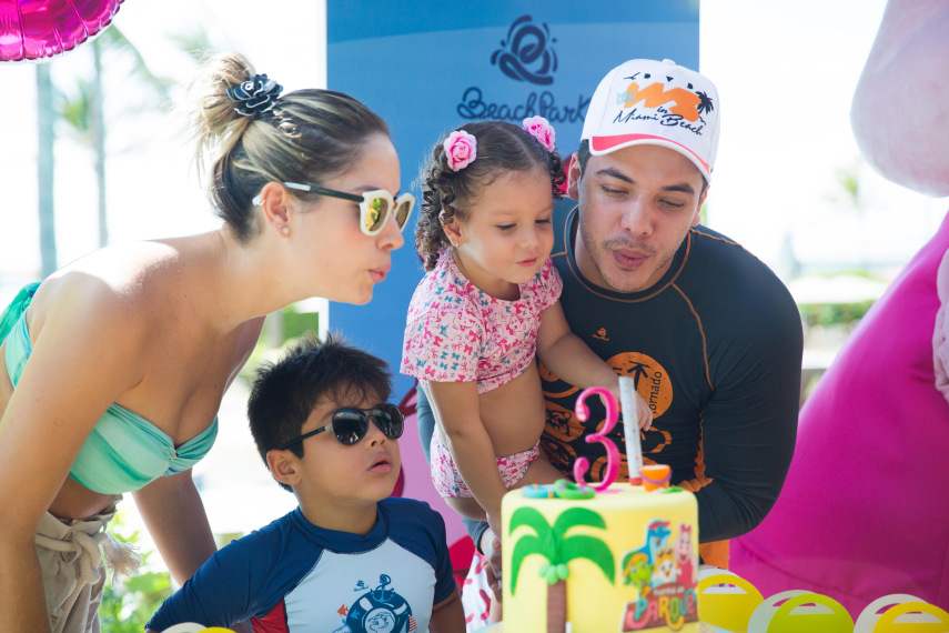 Wesley Safadão comemorou com a família, no Beach Park, aniversário da filha