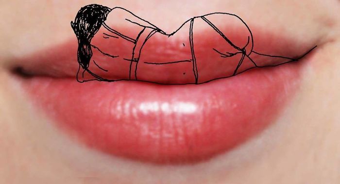 Sophia Weisstub é uma artista de Tel Aviv, em Israel, que usa o próprio corpo como tela para seus trabalhos artísticos. Seu trabalho é diretamente inspirado pela anatomia humana e como a sociedade passou a encará-la