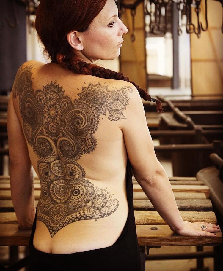 Casal italiano faz sucesso no Instagram com tattoos charmosas e sensuais