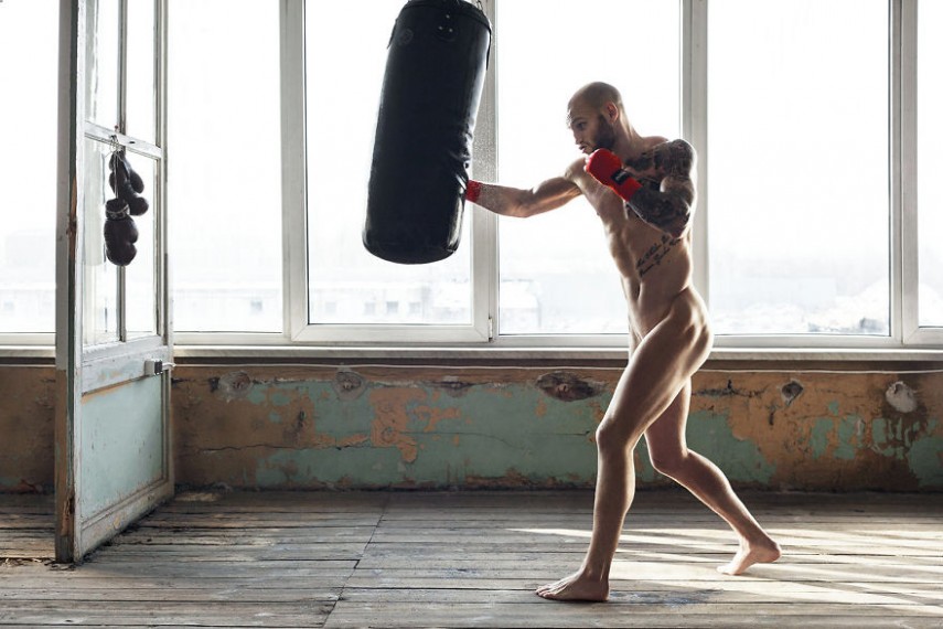 Dominika Cuda tirou a roupa de atletas de cross-fit, bailarinas, boxeadores, jóqueis e vários outros para fotos de um calendário beneficente