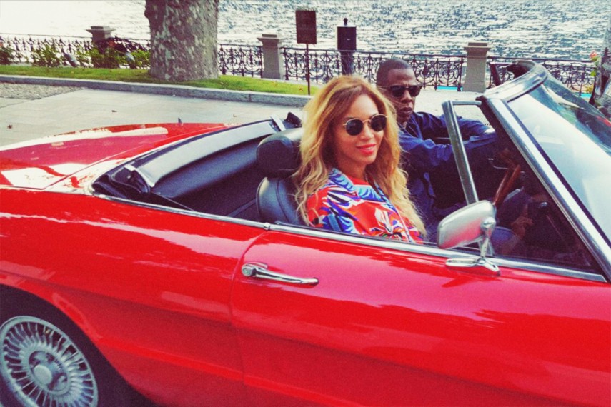 O site 'The Brofessional' incluiu Jay Z entre os famosos que já torraram milhões em carros. O rapper e a rainha Bey possuem nada menos que R$ 47,7 milhões (US$ 15 milhões) em automóveis. 