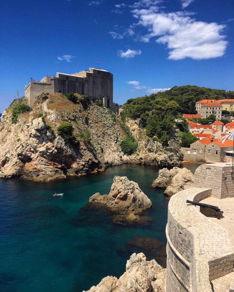 Passe o verão europeu curtindo as praias da Costa da Dalmácia ou faça reencenações das suas cenas preferidas de Game of Thrones sem a menor vergonha. A escolha é sua!