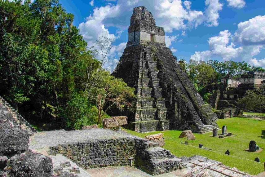 Outro tesouro escondido da América Central, que provavelmente vai ser descoberto em breve, com uma rica mistura de antigas ruínas Maia, história da Espanha colonial e arranha-céus moderno