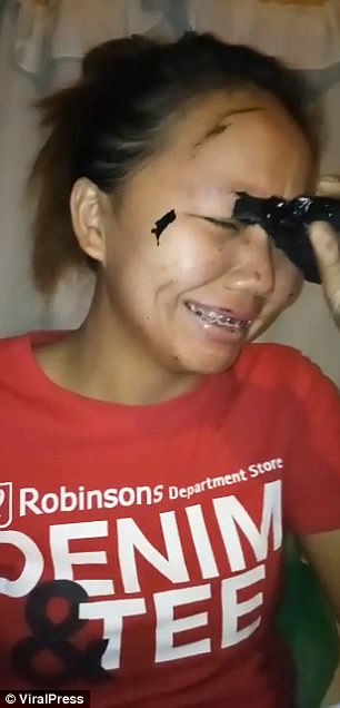 Garota perde sobrancelhas com uso incorreto de máscara contra cravos