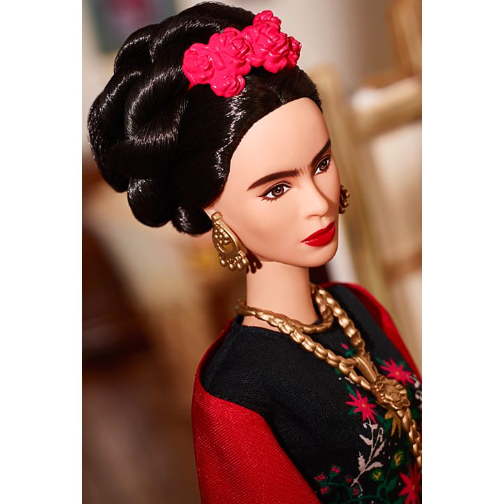 Detalhe da Barbie de Frida Kahlo
