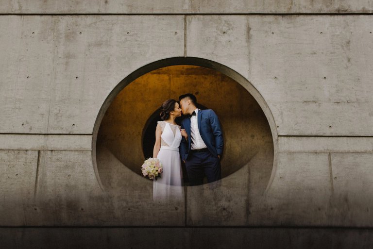 Fotógrafo usa lente de celular para criar efeito lindo em fotos de casamento
