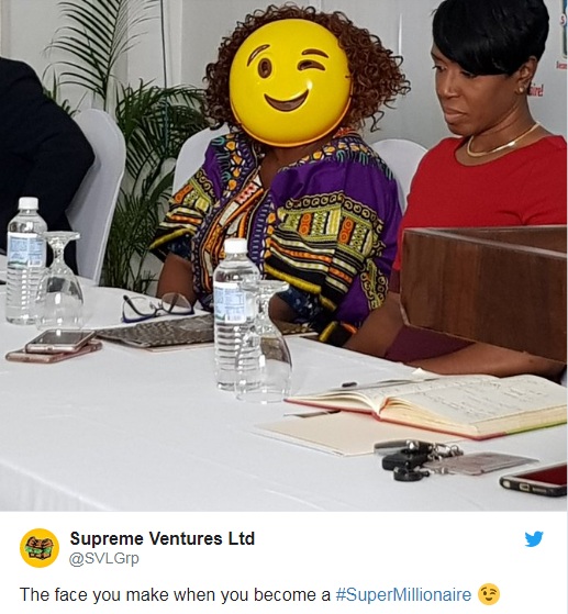 Jamaicana preserva identidade e aparece para receber prêmio da loteria usando máscara de emoji