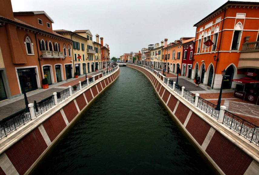 Na China, a reprodução da cidade italiana foi batizada de Florentia Village e fica perto da cidade portuária de Tianjin.