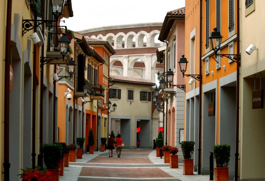 Outra parte do Florentia Village segue a inspiração da cidade e foi construída por um arquiteto italiano em 2011, na China.