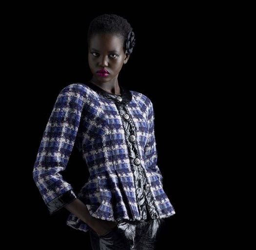 Adut foi descoberta em um campo de refugiados e é estrela da nova campanha da Chanel