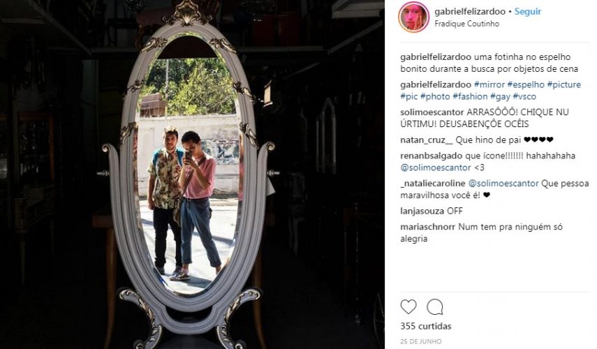 Sertanejo faz sucesso na web ao abençoar as fotos do filho ao lado do namorado