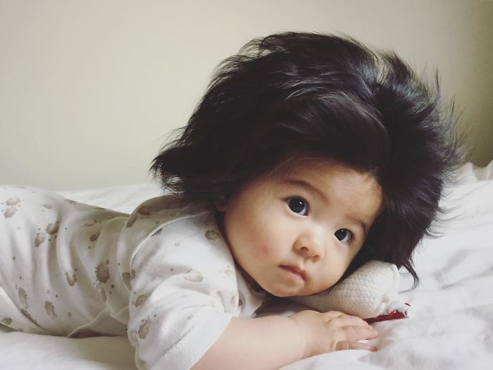 Bebê cabeluda enlouquece a internet