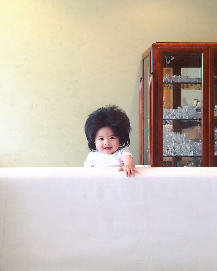 Bebê cabeluda enlouquece a internet