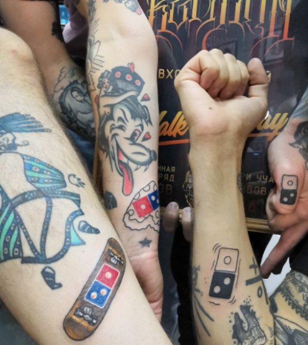 Domino's dá pizza vitalícia por tatuagem visível