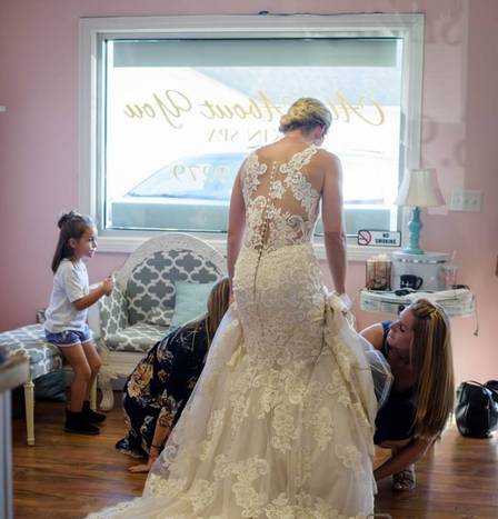 Mulher se 'casa' com noivo morto nos EUA