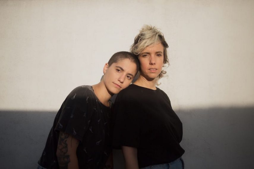 LALA é o nome da dupla de produção formada por Joana Cid e Naná Rizinni. Foto por Camila Svenson
