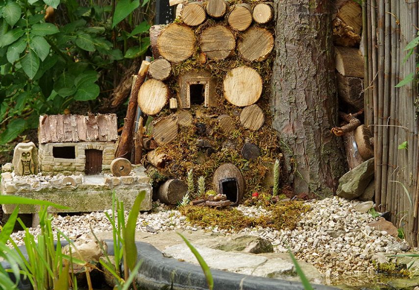 Fotógrafo Simon Dell construiu cidade miniatura para família de ratos