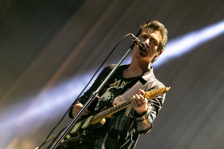 Arctic Monkeys encerrou o show fazendo os fãs pirarem com 'R U Mine?'