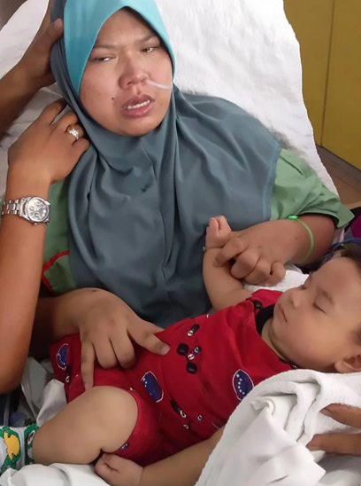 Mulher entra em coma durante parto, acorda cinco meses depois e vê filho pela primeira vez