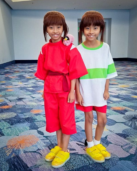 Gêmeas surpreendem com cosplays realistas