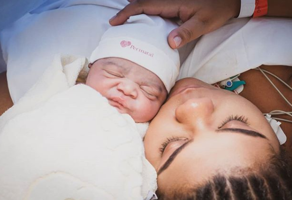 A filha de Arlindo Cruz deu à luz em Maio, bem a tempo de curtir o filhote no Dia das Mães