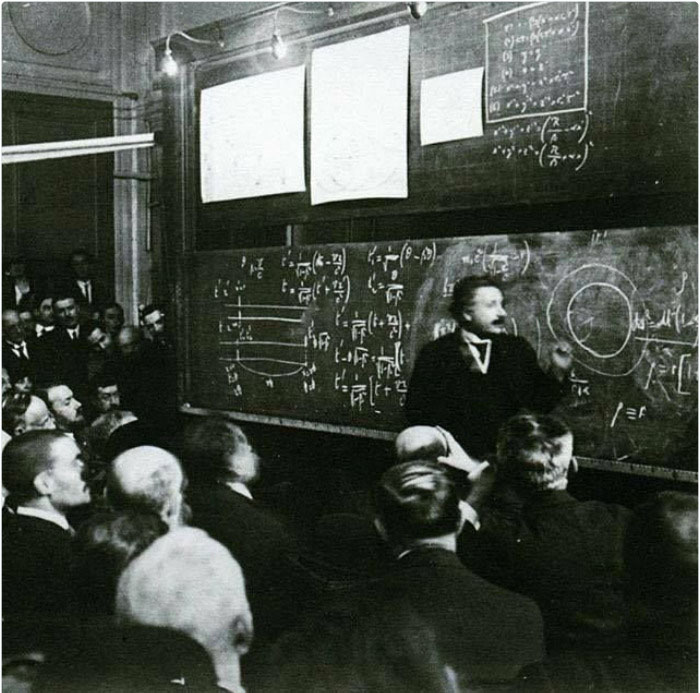 Albert Einstein ensinando a Teoria da Relatividade em 1922