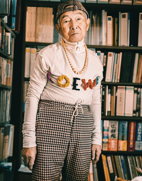 Tetsuya, de 84 anos, ficou famoso por vestir as roupas estilosas do neto