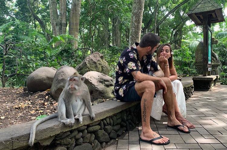 Casal assumiu o romance durante as férias em Bali, Indonésia