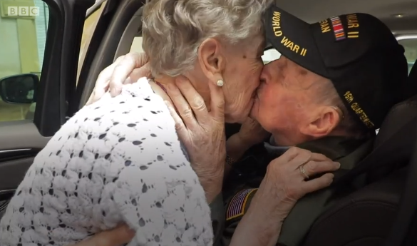 Ex-soldado reencontra grande amor 75 anos