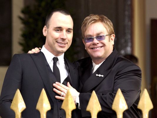 Elton John e David Furnish estão juntos desde 1993.