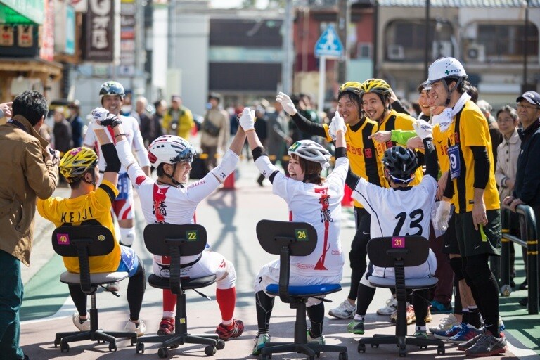 ISU-1 Grand Prix é a corrida oficial de cadeiras de rodinha, com direito a prêmio e tudo!