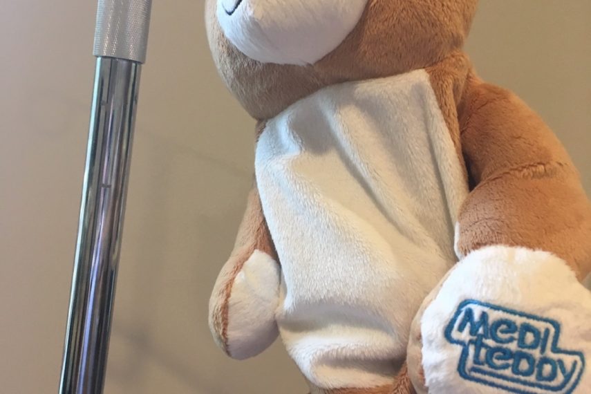 Medi Teddy ajuda crianças que realizam terapia intravenosa a sentirem menos medo.