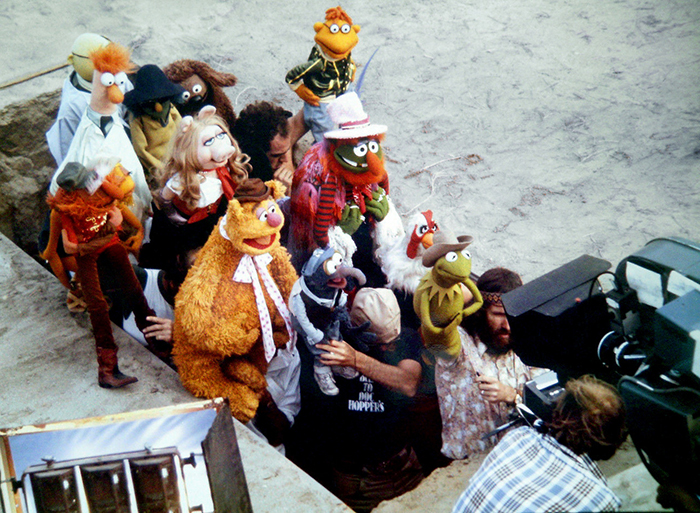 Os Muppets (1979): atores ficavam em buraco para que comandassem bonecos diante das câmeras