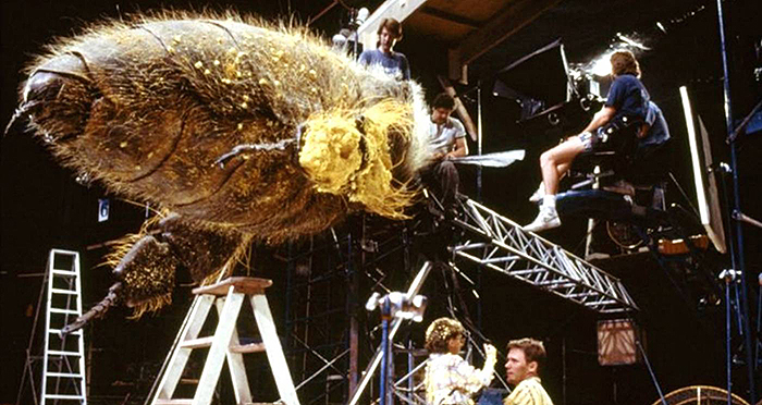 Querida, Encolhi as Crianças (1989): abelha gigante no estúdio
