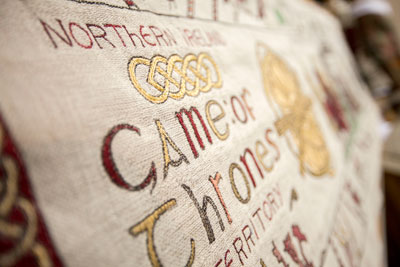 Uma peça têxtil narrando a história completa das oito temporadas de Game of Thrones está sendo produzida no Museu de Ulster.
