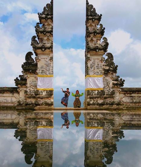 Turistas manipulam imagens do local para fotos nas redes sociais que enfurecem viajantes desavisados que encontram a realidade