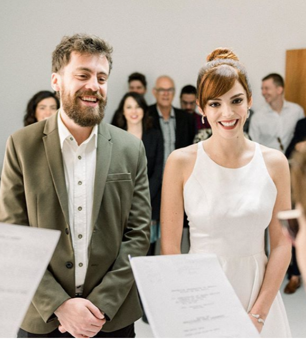 Titi Müller e Tomás Bertoni se casam no civil