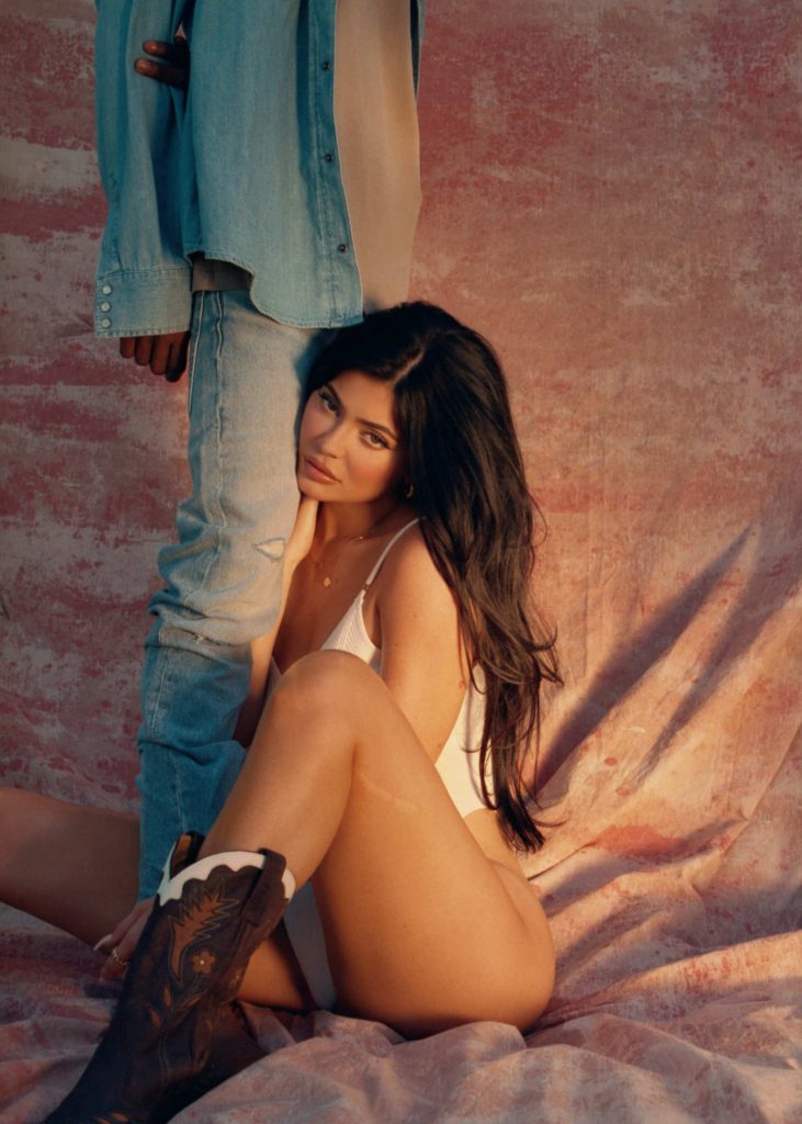 Kylie Jenner posa para nova edição da Playboy