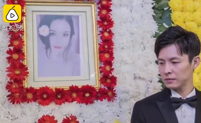 Homem se casa com corpo de noiva durante funeral