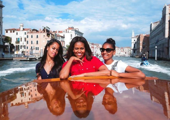 Ao completar 56 anos, Michelle Obama diz que pretende passar mais tempo com amigos, marido e com ela mesma
