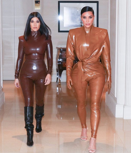 Kourtney e Kim Kardashian