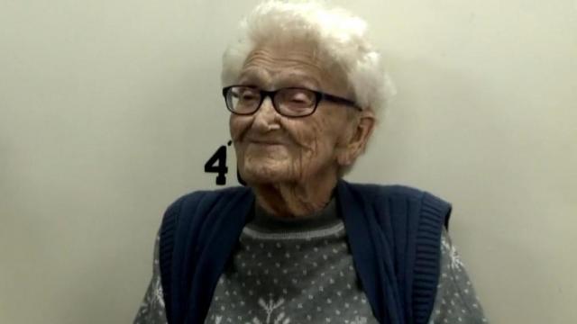 Ruth Bryant, moradora de Roxboro, na Carolina do Norte (EUA), pediu para ser presa em seu aniversário de 100 anos