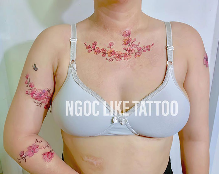 Artista transforma cicatrizes em belas tatuagens