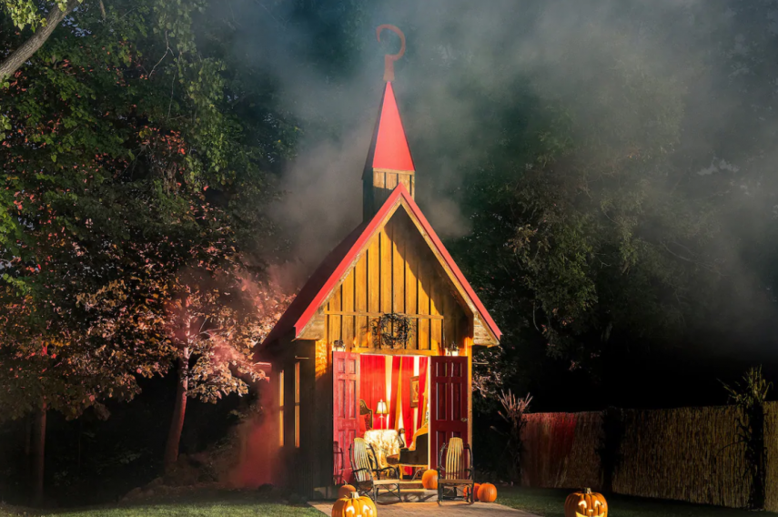 O prefeito autoproclamado da pequena cidade de Hell está alugando no Airbnb um quarto perfeito para o Halloween